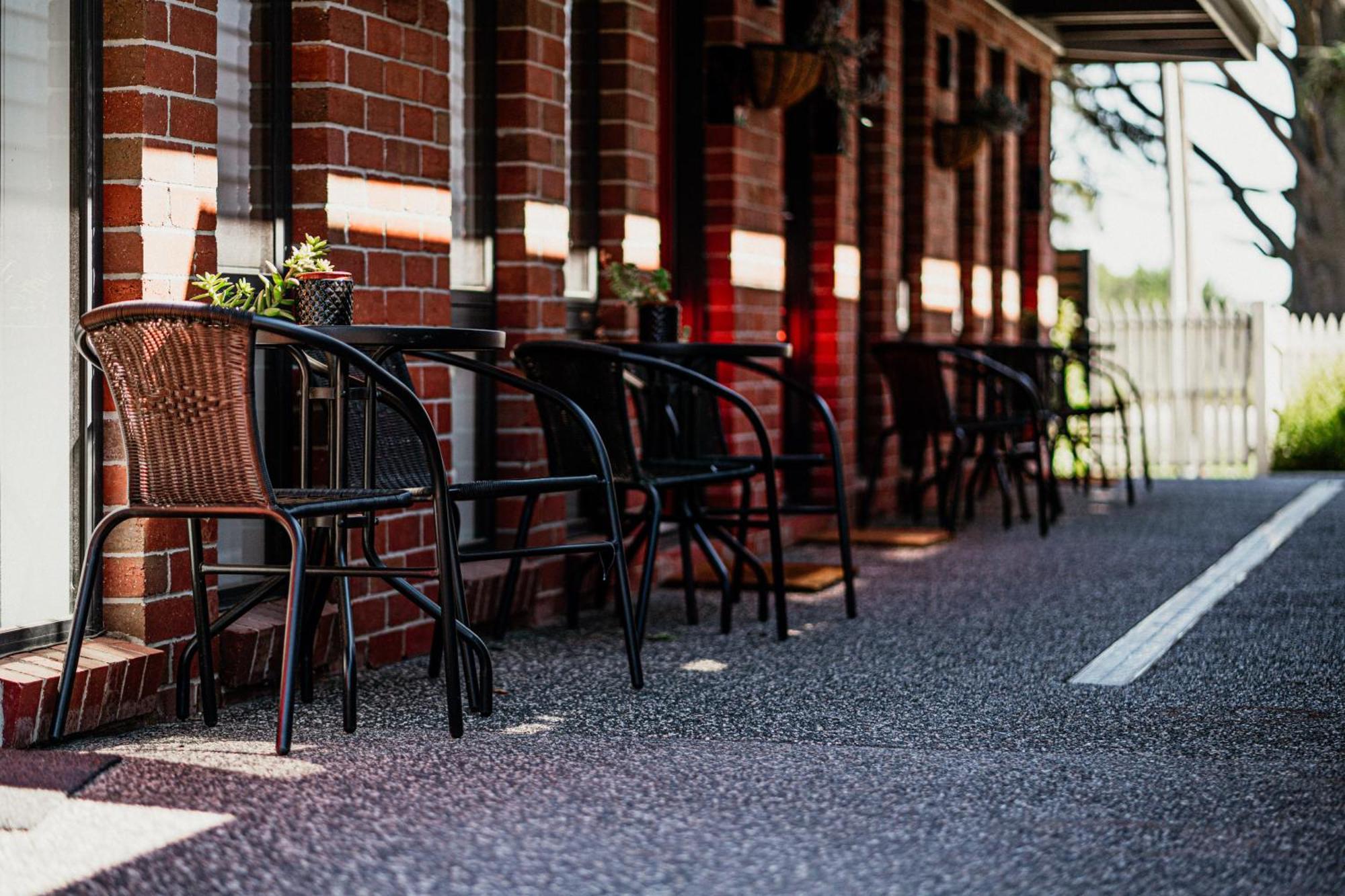 Daylesford Art Motel Buitenkant foto The station platform