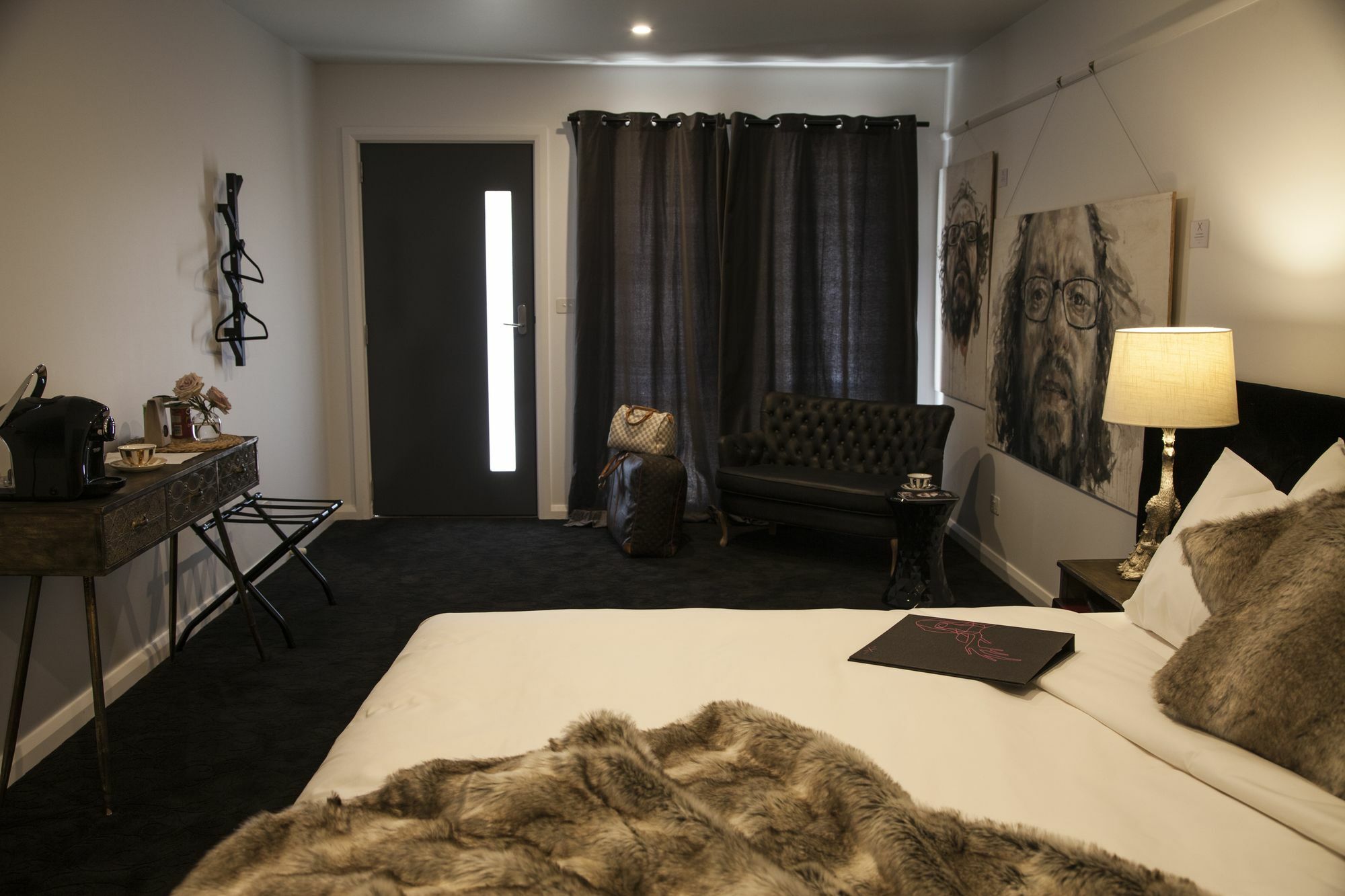 Daylesford Art Motel Buitenkant foto A room at the hotel
