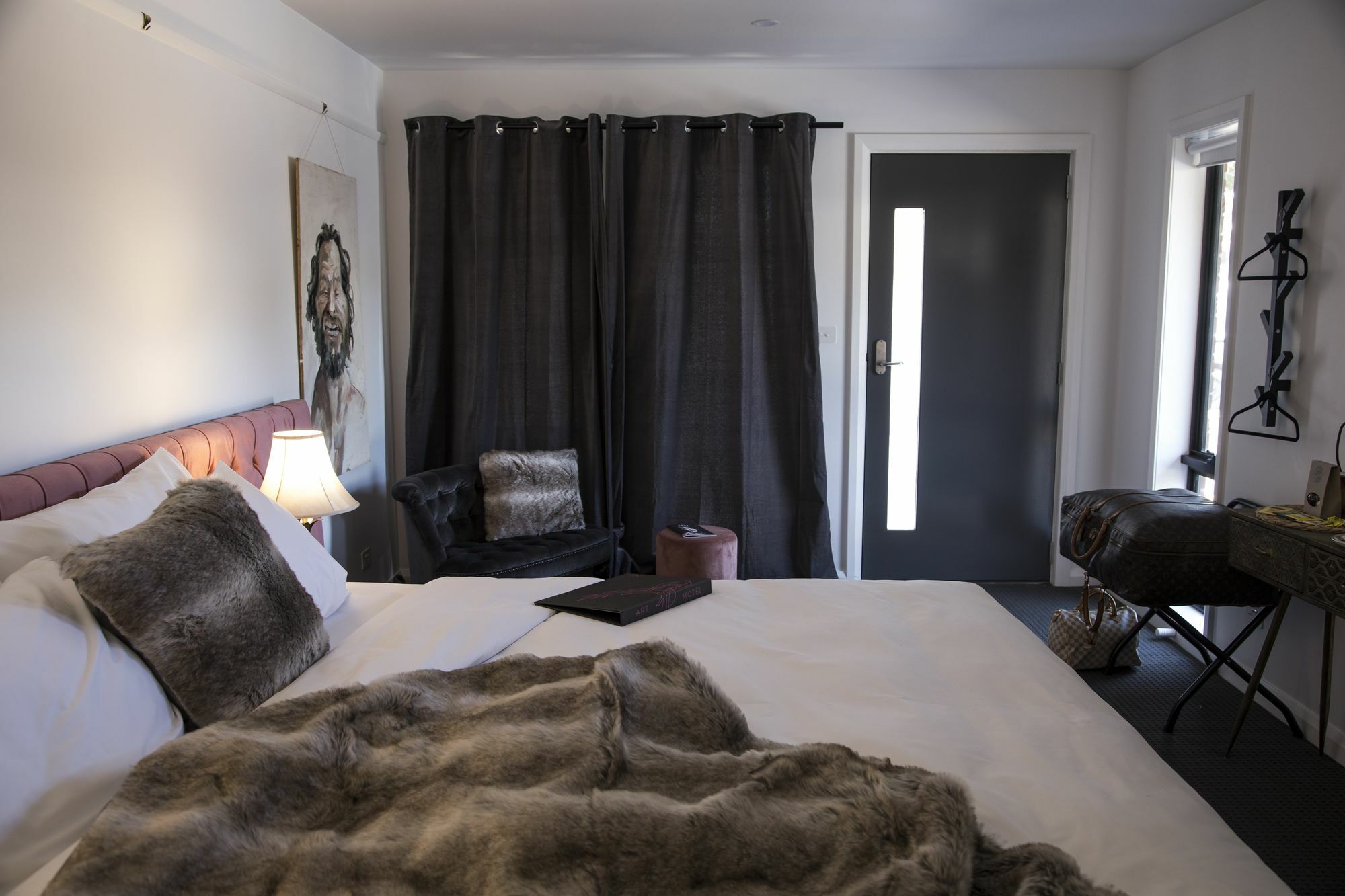 Daylesford Art Motel Buitenkant foto A bedroom at the hotel